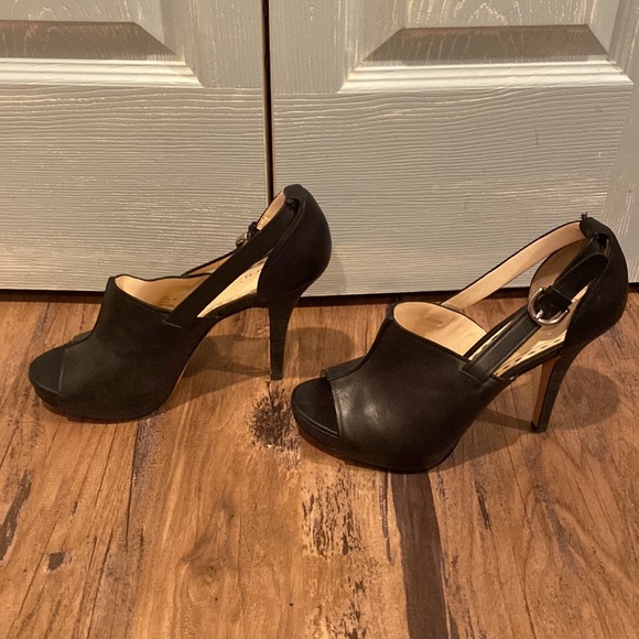 Coach Ashton Black Leather Peep Toe Heel sz 8 - Picture 3 of 3